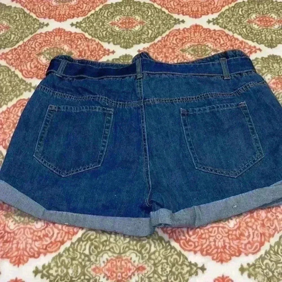 Cute denim shorts with tie and elastic waist - Picture 3 of 3